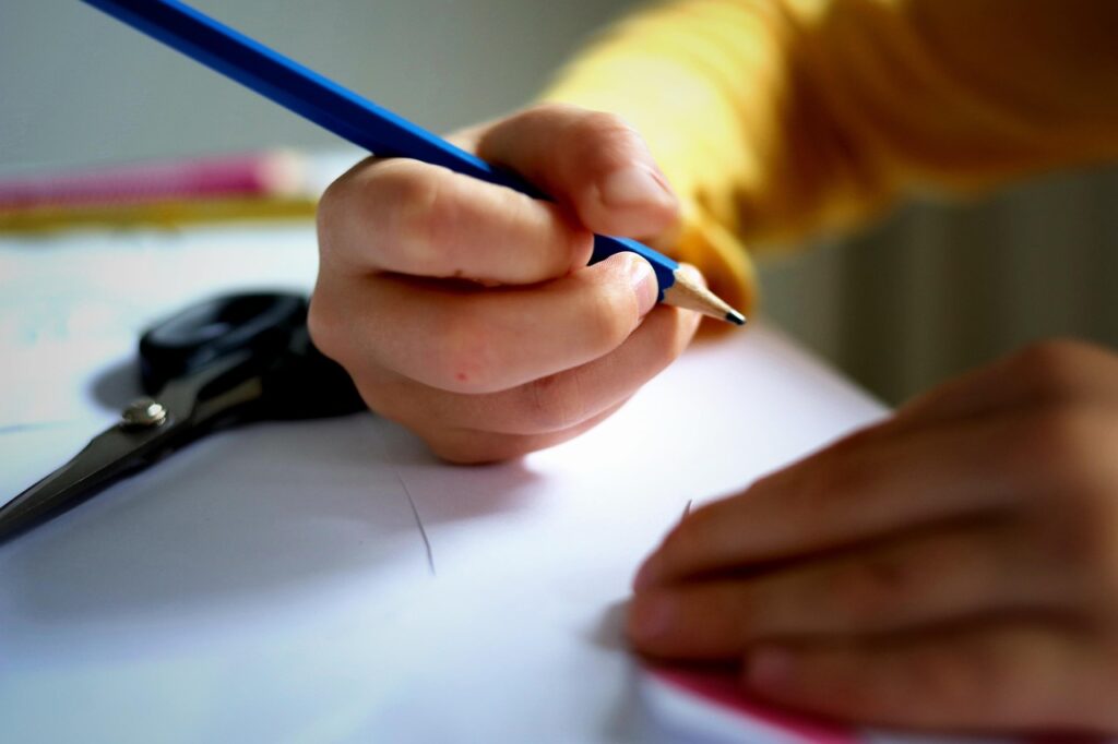 L’image actuelle n’a pas de texte alternatif. Le nom du fichier est : write-8487618_1280.jpg