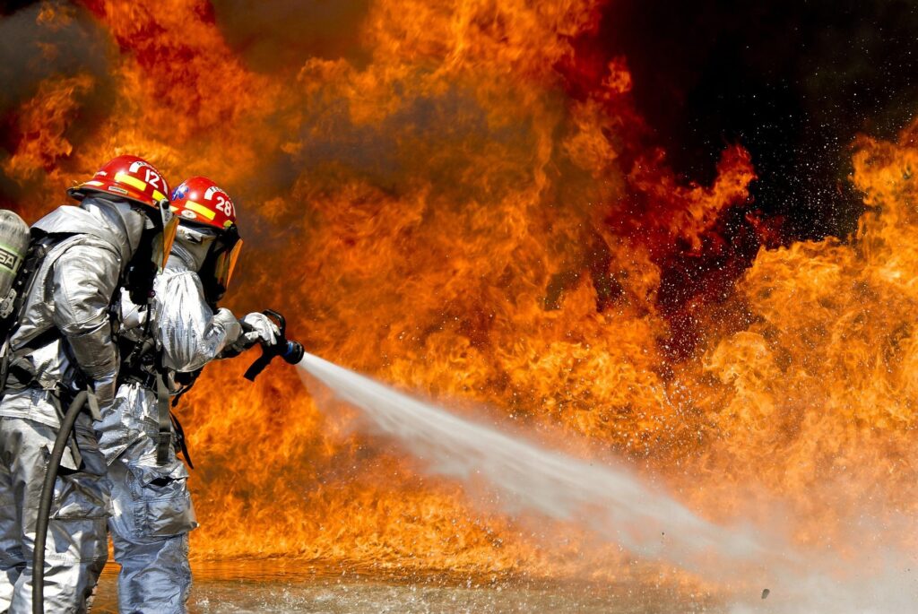 L’image actuelle n’a pas de texte alternatif. Le nom du fichier est : 12019-firefighters-115800_1920.jpg