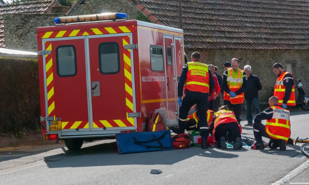 Nieul-lès-Saintes : Une sexagénaire grièvement blessée dans une violente collision frontale