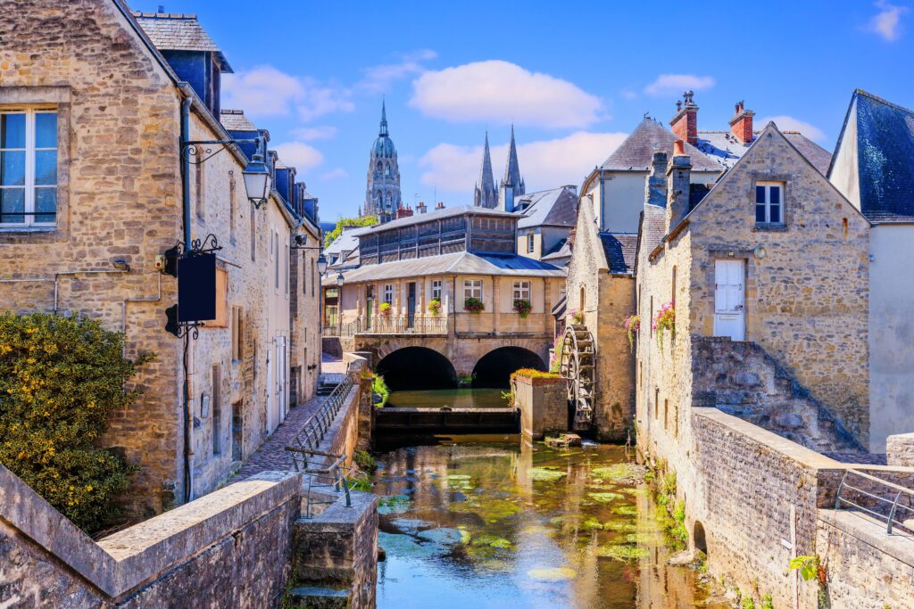 L’image actuelle n’a pas de texte alternatif. Le nom du fichier est : bayeux-scaled.jpg