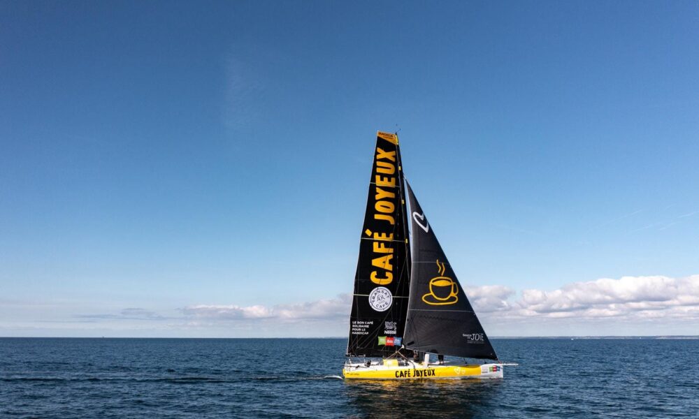 Vendée Arctique 2026 : l’Imoca Café Joyeux prend le large pour l’inclusion