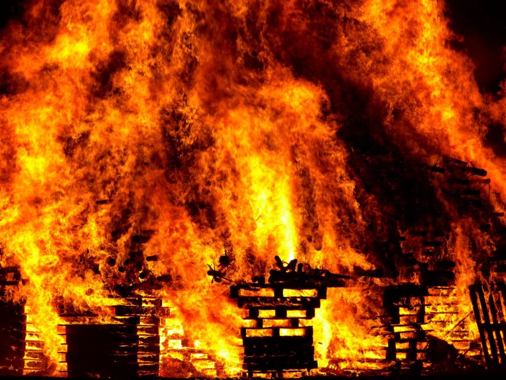 L’image actuelle n’a pas de texte alternatif. Le nom du fichier est : loggawiggler-fire-298105_1920.jpg