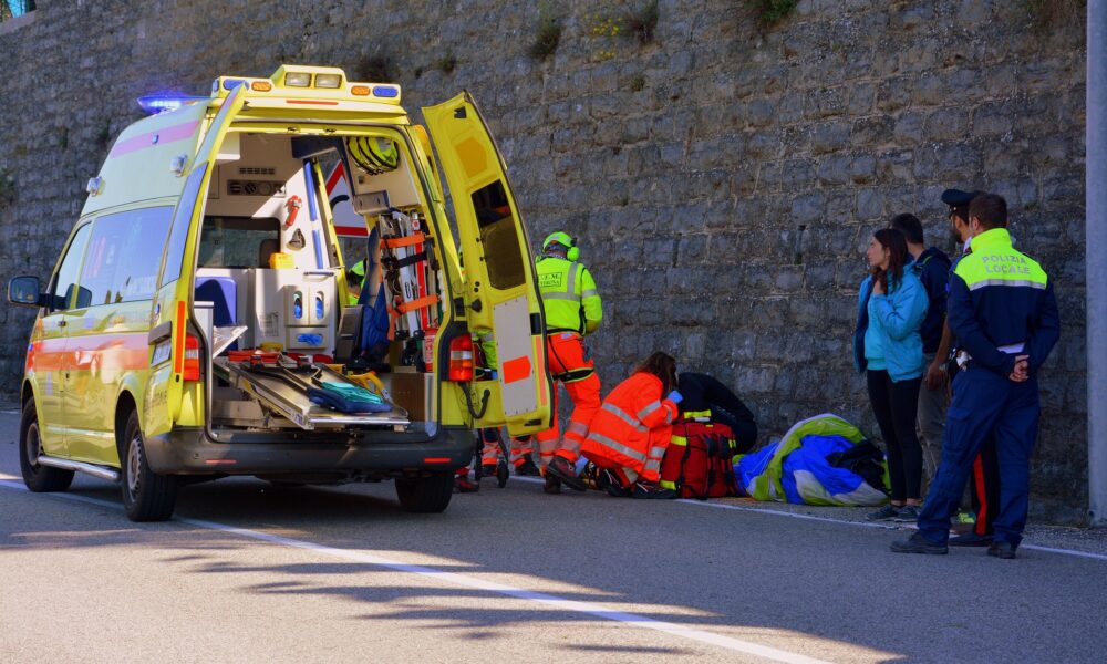 Deux piétons renversés par une voiture sur la route de Domfront