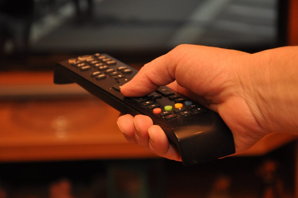 L’image actuelle n’a pas de texte alternatif. Le nom du fichier est : renateko-remote-control-4891936-scaled.jpg