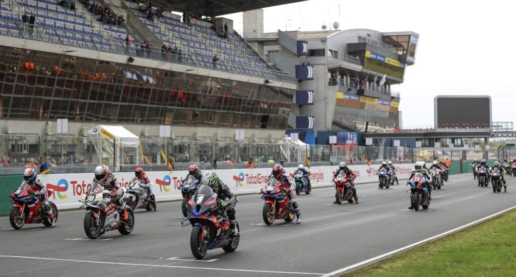 L’image actuelle n’a pas de texte alternatif. Le nom du fichier est : superbike.jpg