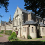 L’abbaye de Bellefontaine dans le Maine-et-Loire accueille douze moines bénédictins