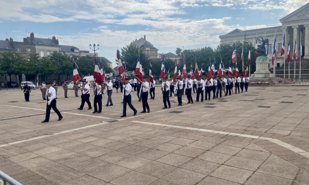 Anniversaire de l’Appel du 18 juin 1940 : un défilé de porte-drapeaux commémore le Général de Gaulle à Angers