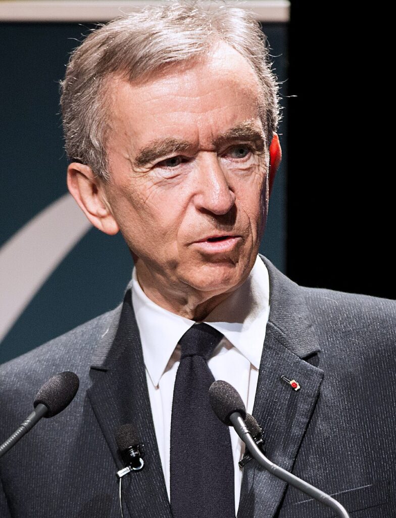 L’image actuelle n’a pas de texte alternatif. Le nom du fichier est : Bernard_Arnault_3_-_2017_cropped.jpg