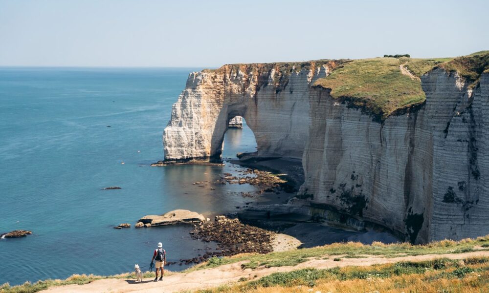 Étretat : dix touristes secourus après avoir été piégés par la marée