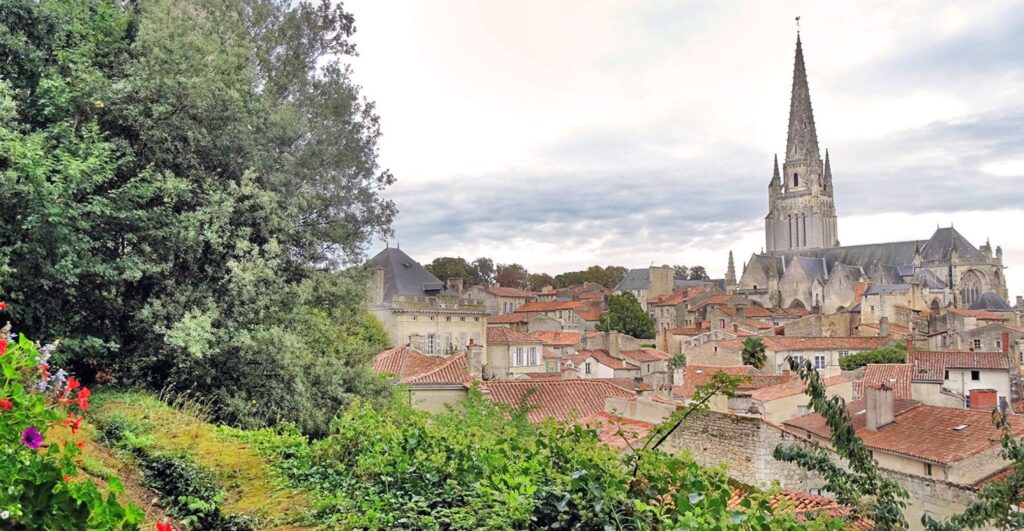 L’image actuelle n’a pas de texte alternatif. Le nom du fichier est : fontenay-1.jpg
