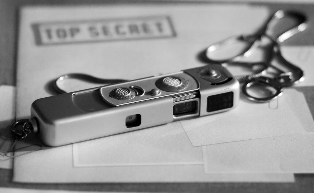 L’image actuelle n’a pas de texte alternatif. Le nom du fichier est : peterbwiberg-spy-camera-1702973_1920.jpg