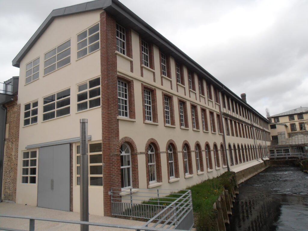 L’image actuelle n’a pas de texte alternatif. Le nom du fichier est : 1-Entree_manufacture-scaled.jpeg