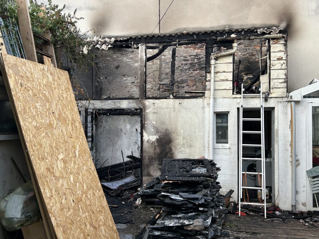Un incendie s’est déclaré dans la nuit de jeudi à vendredi, aux alentours de 1 heure du matin, rue de la Madeleine à Angers. Il n’y a pas de victime.