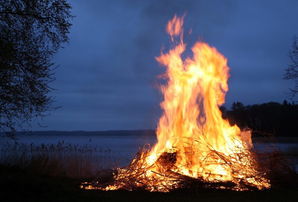 L’image actuelle n’a pas de texte alternatif. Le nom du fichier est : 12019-fire-123784_1920.jpg