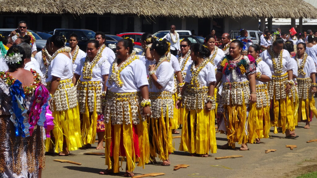 L’image actuelle n’a pas de texte alternatif. Le nom du fichier est : 232_Fete_du_Territoire_Wallis_et_Futuna_2017_groupe_dAlele_36436773423-scaled.jpg