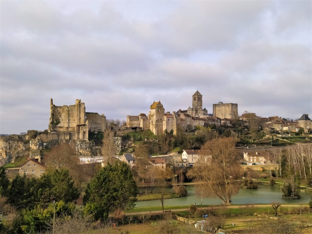 L’image actuelle n’a pas de texte alternatif. Le nom du fichier est : Chauvigny_Vienne_86-scaled.jpg