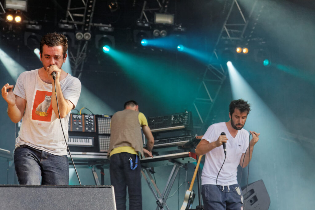 L’image actuelle n’a pas de texte alternatif. Le nom du fichier est : Festival_des_Vieilles_Charrues_2014_-_Odezenne_-_069-scaled.jpg