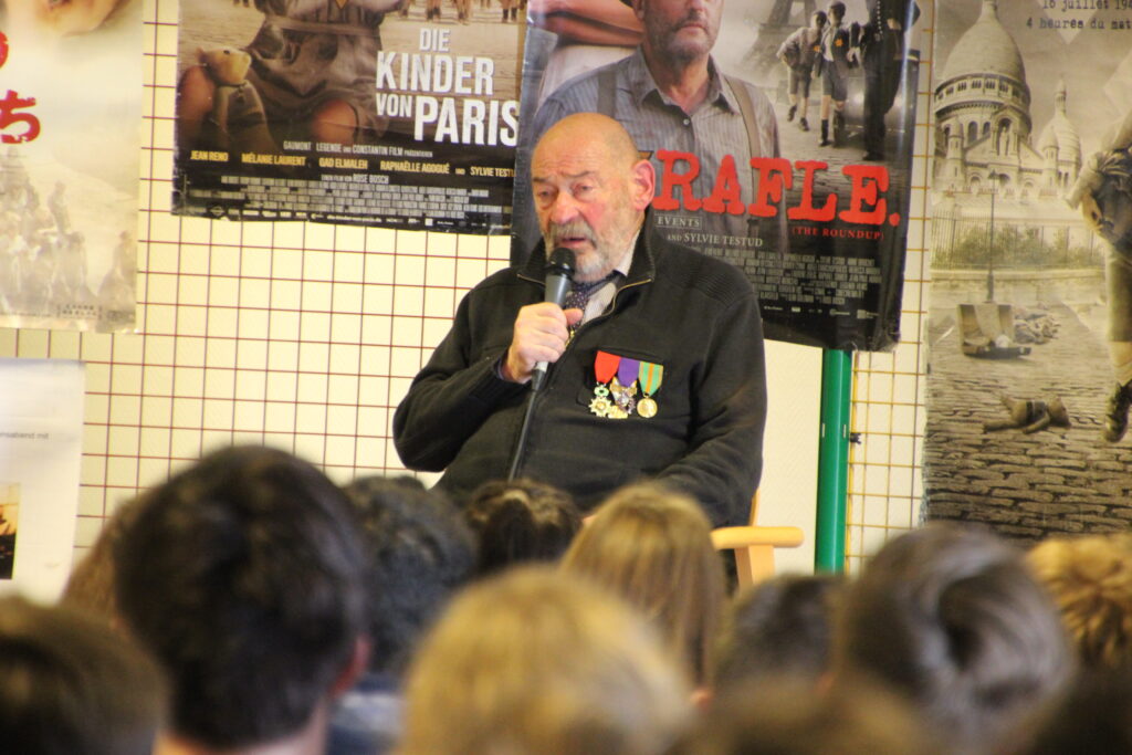 L’image actuelle n’a pas de texte alternatif. Le nom du fichier est : Joseph_Weismann_au_lycee_Dumont_dUrville_Caen_18_janvier_2018_3-scaled.jpg