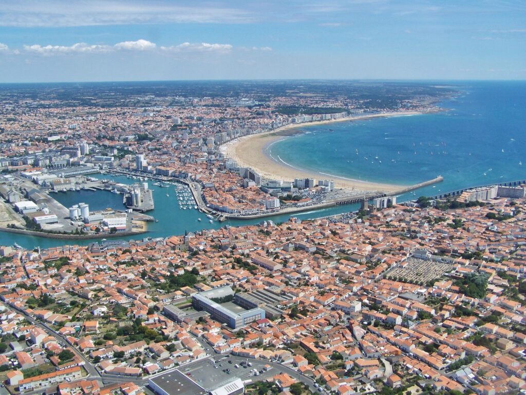 L’image actuelle n’a pas de texte alternatif. Le nom du fichier est : Les_Sables-dOlonne_2010.jpeg