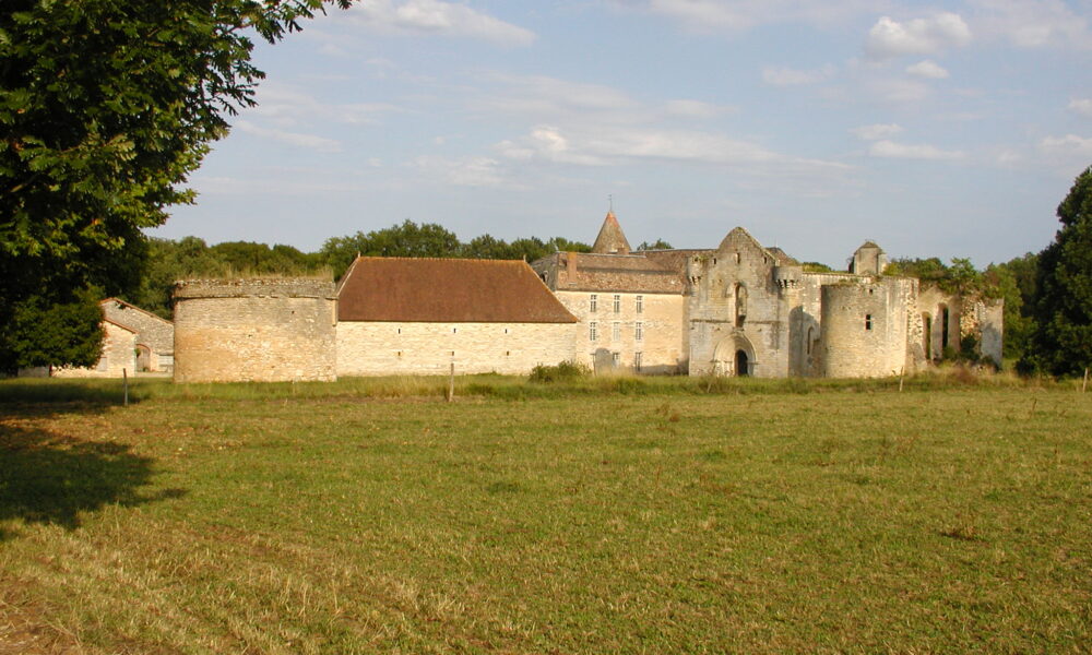 L’abbaye de la Réau devient l’écrin estival des costumes du Festival de Confolens