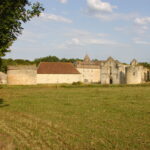 L’abbaye de la Réau devient l’écrin estival des costumes du Festival de Confolens