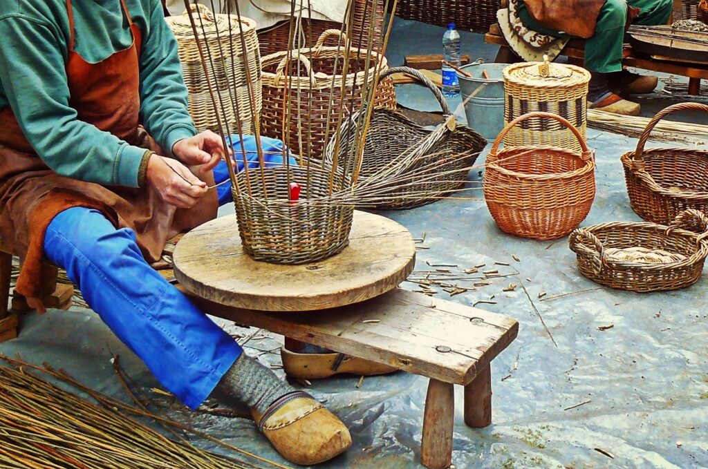 L’image actuelle n’a pas de texte alternatif. Le nom du fichier est : cocoparisienne-basket-maker-1314017_1920.jpg