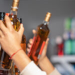 À Angers, les commerces de proximité appelés à renforcer les contrôles sur la vente d’alcool aux mineurs