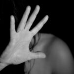 Angoulême : une employée de la CPAM protège et oriente une femme en détresse dans un parc