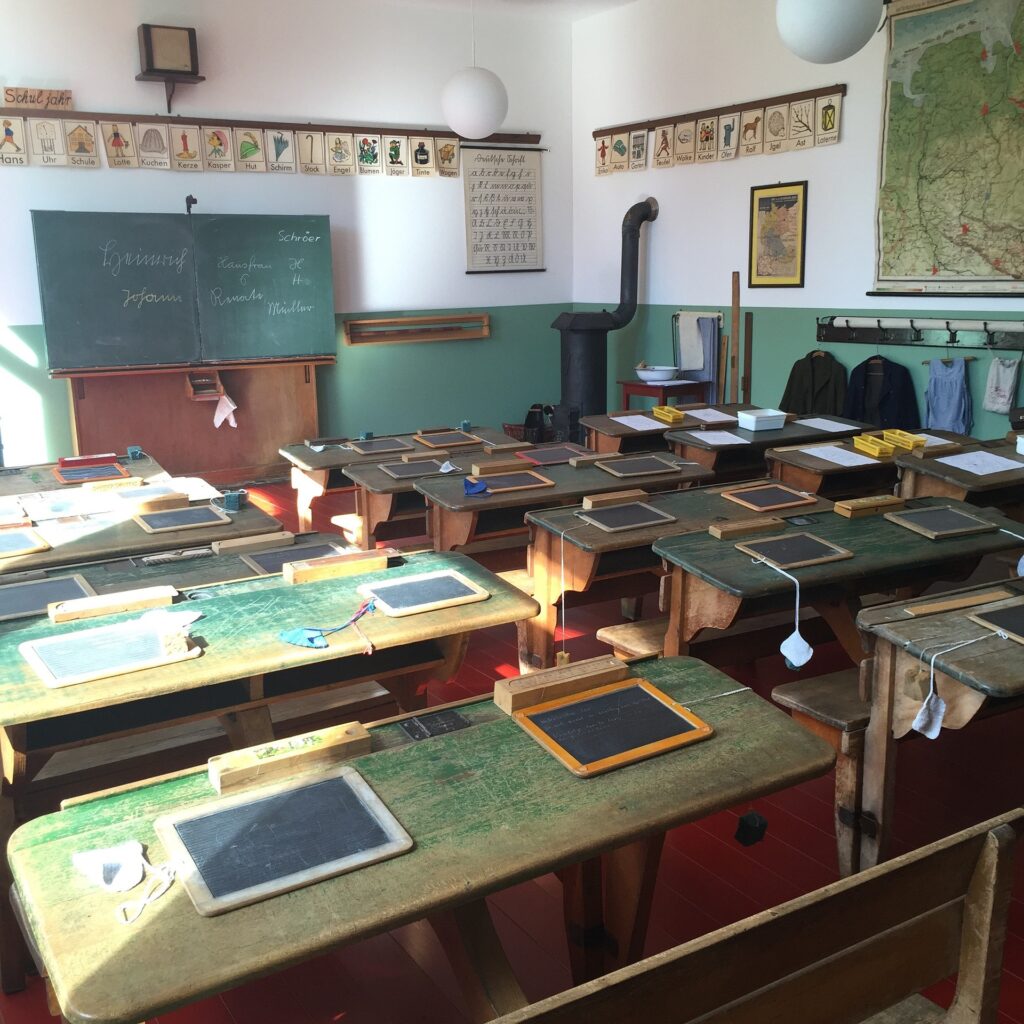L’image actuelle n’a pas de texte alternatif. Le nom du fichier est : nuffer-school-741165_1920.jpg