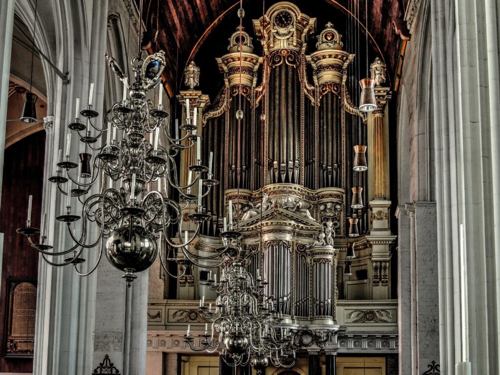 L’image actuelle n’a pas de texte alternatif. Le nom du fichier est : theorivierenlaan-church-organ-2729547_1920.jpg