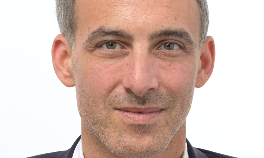 Raphaël Glucksmann démarre sa campagne présidentielle sur le thème de la transition écologique
