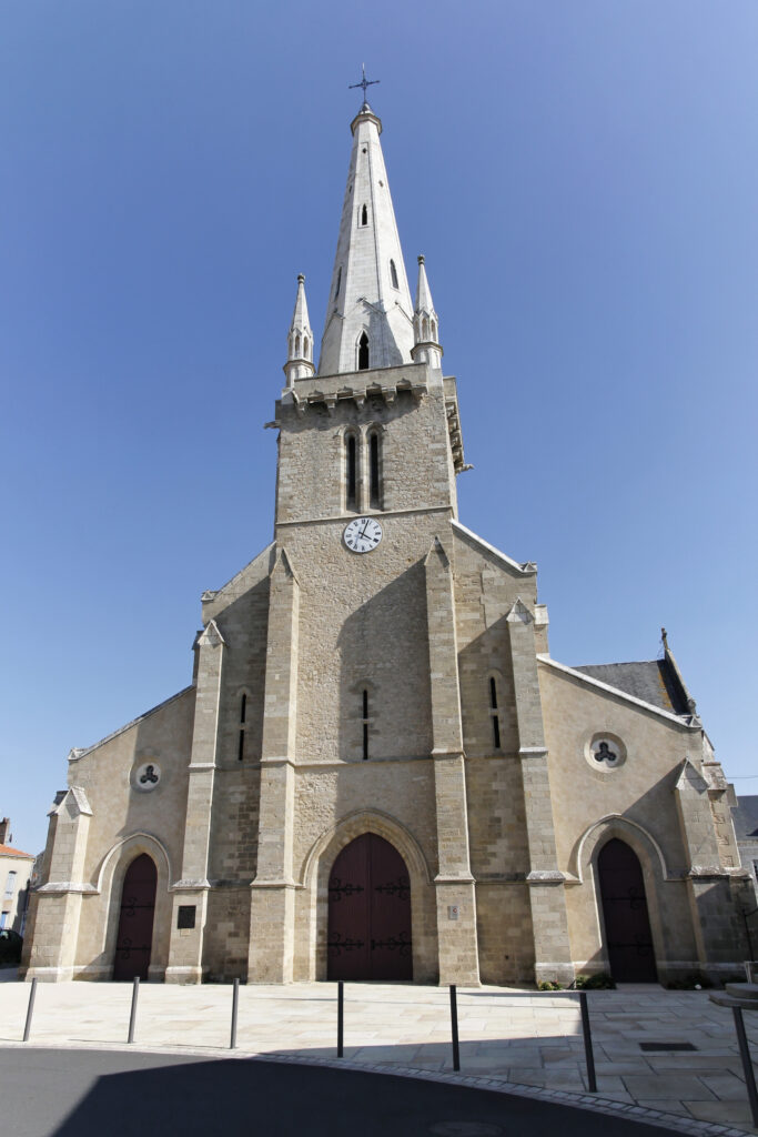 L’image actuelle n’a pas de texte alternatif. Le nom du fichier est : Eglise_de_Bouin_85230-scaled.jpg