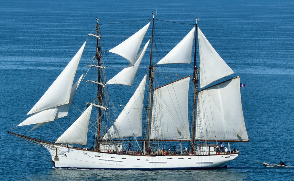 L’image actuelle n’a pas de texte alternatif. Le nom du fichier est : Festival_des_voiles_de_travail-scaled.jpg