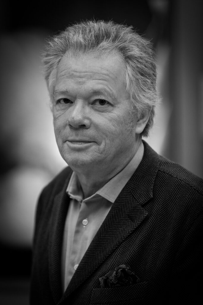 L’image actuelle n’a pas de texte alternatif. Le nom du fichier est : Gilles_Pudlowski_par_Claude_Truong-Ngoc_avril_2016-scaled.jpg