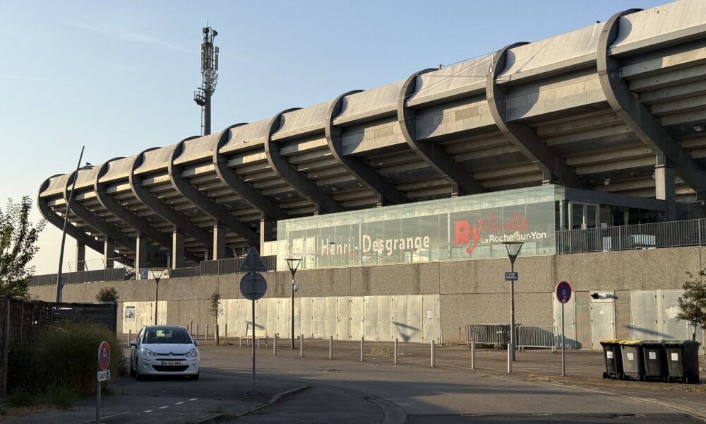 La Roche-sur-Yon : Débuts en fanfare et engouement populaire inédit pour le Vendée Football Club