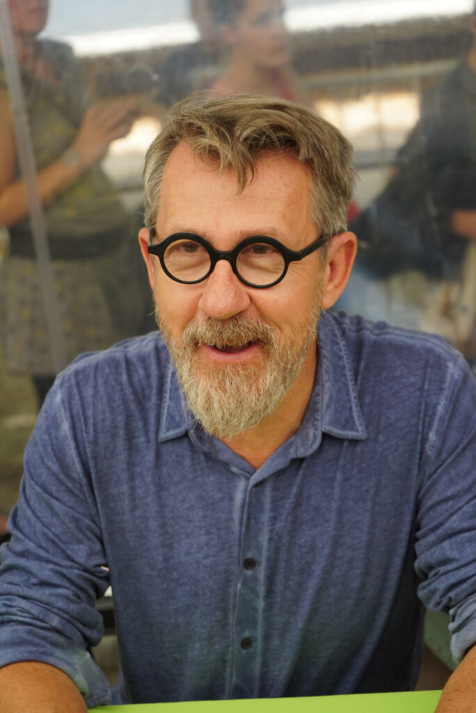 L’image actuelle n’a pas de texte alternatif. Le nom du fichier est : Jamy_gourmaud_LSlaP_101013-scaled.jpg