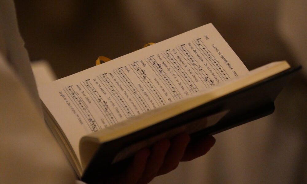 Bassac : Une vingtaine de choristes amateurs présentent un concert de chant grégorien