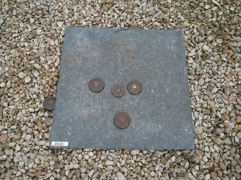 L’image actuelle n’a pas de texte alternatif. Le nom du fichier est : Palet_en_fonte_sur_plaque_de_plomb.jpg