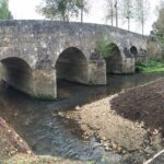 Mauves-sur-Huisne : Après l’effondrement d’un mur de soutènement, le pont Catinat prépare sa réouverture complète