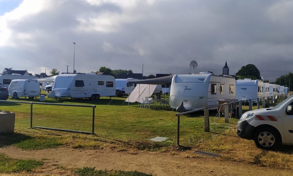 Le terrain de football de La Daguenière occupé par les gens du voyage, le club réagit avec humour malgré la colère