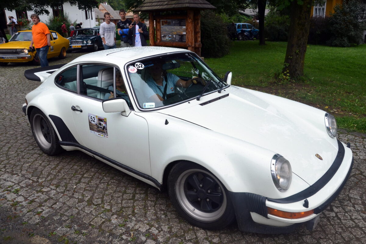 L’image actuelle n’a pas de texte alternatif. Le nom du fichier est : 02014_Porsche_Carrera_Sanok-scaled.jpeg