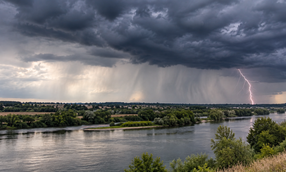 Des averses orageuses attendues en Charente-Maritime avant le retour définitif de l’automne cette semaine Pluie, averses et risque d’orages sont attendus ce lundi 28 septembre en Maine-et-Loire. Voici les dernières prévisions à Angers et dans le département.