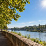 Météo en Maine-et-Loire : un lundi presque estival avant un changement de temps Le soleil va encore largement dominer le Maine-et-Loire ce lundi 14 septembre. À Angers et dans plusieurs secteurs de l’Anjou, les températures pourront grimper jusqu’à 28 °C dans l’après-midi, offrant une journée aux allures estivales avant une évolution du temps dans les prochains jours.
