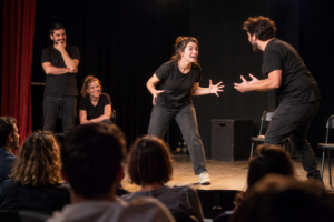 Du 25 au 27 septembre, les Folies Angevines accueillent le premier FITA. Dix troupes d’improvisation angevines proposeront sept spectacles entièrement improvisés.