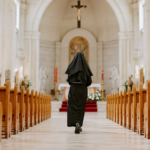 Une Angevine va rencontrer le pape Léon XIV à Notre-Dame : « Je me trouvais place Saint-Pierre lors de son élection » DR / Illustration / Elle était place Saint-Pierre lors de son élection : cette Angevine va maintenant rencontrer Léon XIV à Notre-Dame