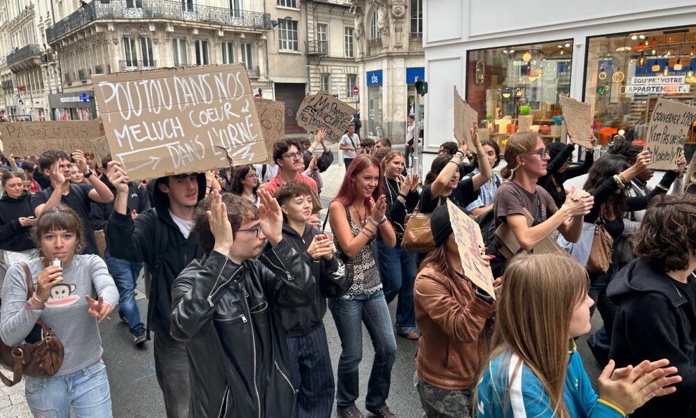 L’appel poignant d’un père poitevin pour protéger les lycéens dans les manifestations 2 000 personnes manifestent à Angers ce mardi 29 septembre selon FO. Les lycéens sont en tête du cortège, qui passe par Sainte-Croix et le boulevard du Roi-René
