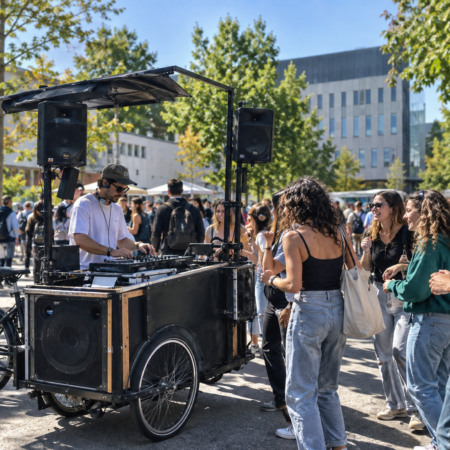 Le VéloSono, équipé de matériel de diffusion musicale, circulera ce jeudi sur le campus de Belle-Beille à l’occasion du Campus Day à Angers.