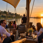 Maine-et-Loire : ils ont imaginé un bar… qui navigue sur la Loire Un bateau traditionnel navigue sur la Loire au départ de La Possonnière, dans le Maine-et-Loire.