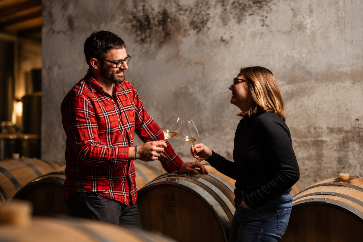 : À Champ-sur-Layon, Constance Martinet et Matthieu Millasseau écrivent une nouvelle page de l’histoire familiale du Domaine Marie Millasseau, entre viticulture biologique et œnotourisme.