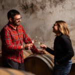 : À Champ-sur-Layon, Constance Martinet et Matthieu Millasseau écrivent une nouvelle page de l’histoire familiale du Domaine Marie Millasseau, entre viticulture biologique et œnotourisme.